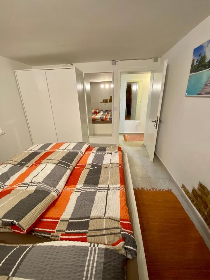 Gemuetliche Moeblierte Souterrain Apartment Hannover